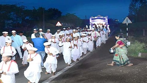 कोल्हापूर: म्हाकवेत डॉल्बीला फाटा देऊन दिंडीने काढली वरात