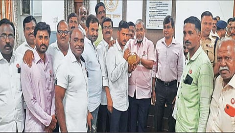 ‘स्वाभिमानी’च्या आंदोलकांना मध्यरात्री ताब्यात घेतल्याने तणाव