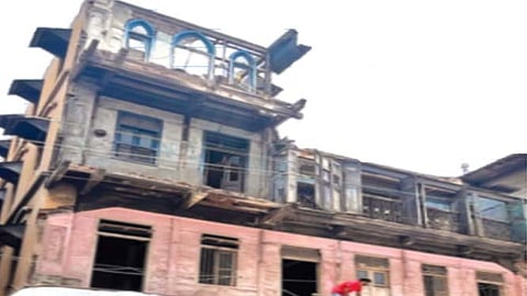 कोल्हापूर : धोकादायक… इमारती 101, वृक्ष 51