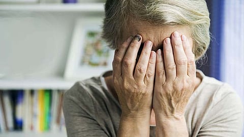 महिलांवर भावनिक अत्याचार