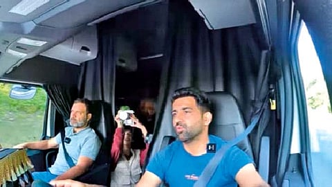 राहुल गांधी यांनी अमेरिकेतही केली ट्रकमधून सफर