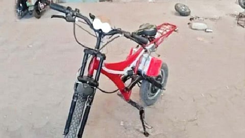 विद्यार्थ्याने बनवली विजेवर चालणारी सायकल