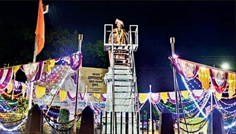 लोकराजाला अभिवादन करण्यासाठी अवघे सज्ज