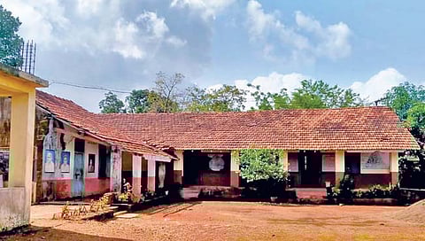 रत्नागिरी : शिक्षक नसल्याने भरली नाही माळवाशीत शाळा