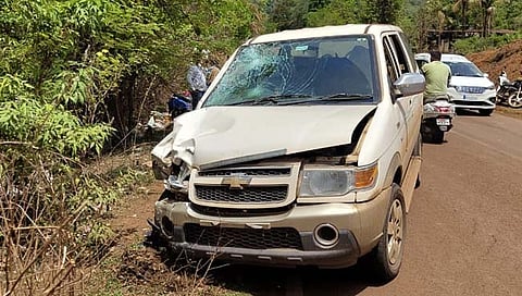 रत्नागिरी : कोंडगाव येथे कार-दुचाकीचा भीषण अपघात; दुचाकीस्वार ठार; महिला गंभीर