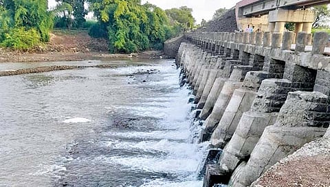 महाराष्ट्रात बंदी, कर्नाटकात मात्र उपसा सुरूच; दूधगंगेवरील प्रकार