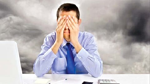 बसून राहण्याच्या सवयीमुळे डिमेन्शियाचा वाढतो धोका