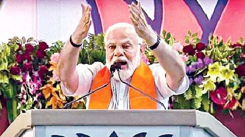 राष्ट्रवादीचा ७० हजार कोटींचा घोटाळा : पंतप्रधान नरेंद्र मोदींचा हल्लाबाेल