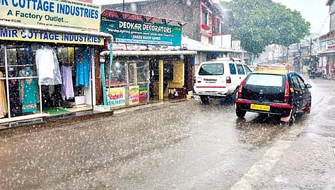 सातारा : सकाळी जोरदार; दुपारनंतर भुरभुर