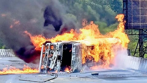 टँकरला भीषण आग; होरपळून चौघांचा मृत्यू