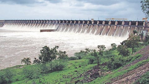 सोलापूर : उजनीतील गाळ काढण्यास मुहूर्त कधी?