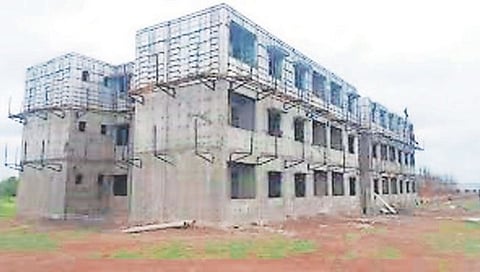 सोलापूर : प्रधानमंत्री आवास योजनेची 45 हजार घरे