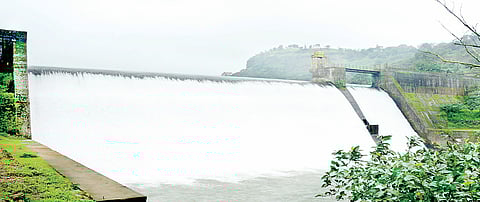 अकोले : अंबीत धरण ओव्हर फ्लो ! पाणी पिंपळगाव खांड धरणाकडे