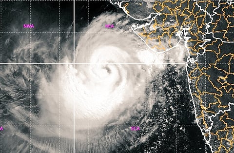 Cyclone Biparjoy | ‘बिपरजॉय’मुळे अलर्ट! कच्छ भागात १४४ लागू, लोकांना सुरक्षितस्थळी हलविण्यास सुरुवात