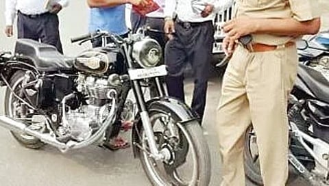 Chandrapur News : चंद्रपुरात बुलेट चालविणे पडले महागात! बुलेटस्वारांवर दंडात्मक कारवाई