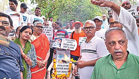 Nashik : अंजनेरी ते ब्रह्मगिरी रोपवेविरोधात निसर्गप्रेमींचे जटायूपूजन