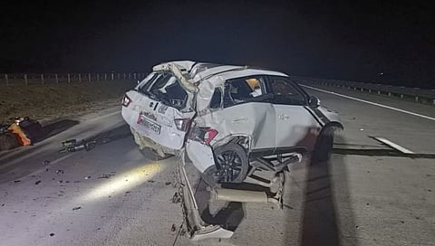 नाशिक : समृद्धीवर कार पलटी होऊन दोघांचा मृत्यू, दोेन गंभीर