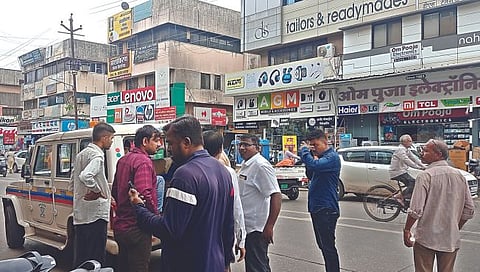 Nashik : परप्रांतीय मोबाइल विक्रेत्यांची मुजोरी, ग्राहकास बेदम मारहाण