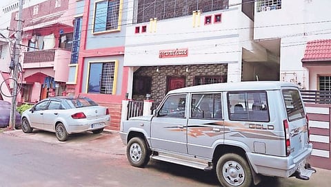 बेळगाव : हेस्कॉम अभियंत्यावर लोकायुक्त छापा; बेळगाव, अथणी, गोकाकसह सर्वत्र एकाचवेळी कारवाई