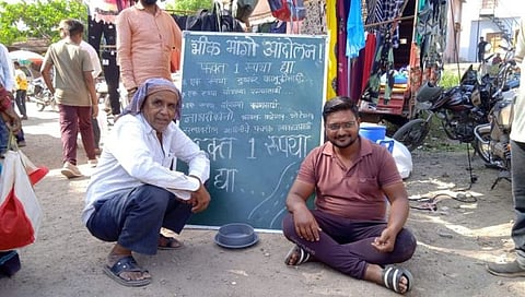 Nashik Lasalgaon : रस्त्याच्या निकृष्ट कामाविरोधात भीक मागो आंदोलन