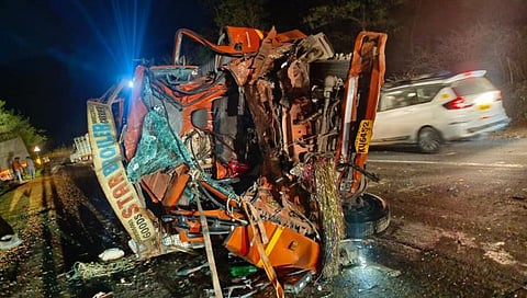 Nashik : कसारा घाटात चार वाहनांचा भीषण अपघात, दोघांचा मृत्यू