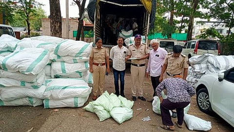 नाशिक : घोटी टोलनाक्यावर ६४ लाखांचा गुटखा जप्त