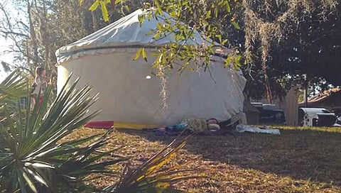 हात-पायही हलवता येणार नाही, असे तिचे घर!