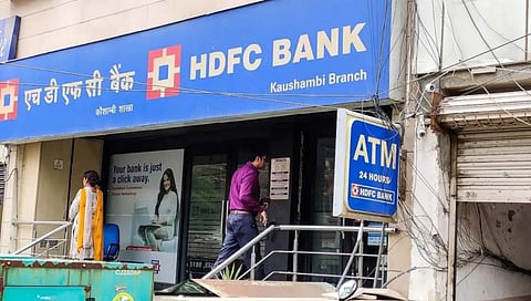 HDFC Employee : एचडीएफसी बँक अधिकाऱ्याची चक्क ऑनलाईन मीटिंगमध्ये शिवीगाळ; संस्थेकडून निलंबित