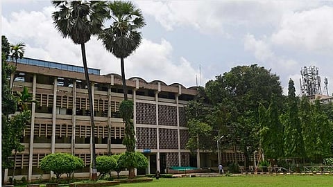 QS World University Ranking : ‘IIT बॉम्बे’ QS वर्ल्ड युनिवर्सिटी रँकिंगमध्ये ‘प्रथम रँक’ मिळवत पहिल्या 150 मध्ये स्थान