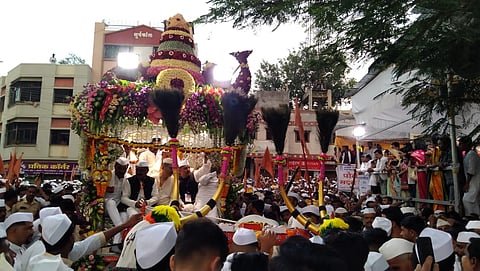 Ashadhi wari : सकाळी सव्वासहाला माऊलींची पालखी पुण्याकडे मार्गस्थ; आळंदीकरांचा भावपूर्ण निरोप