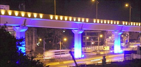 पिंपरी: नाशिक फाटा, निगडी, भक्ती-शक्ती उड्डाण पुलावर रोषणाई