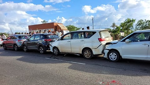 Karad Accident : कराडजवळ अपघात! एका मागून एक पाच कार धडकल्या