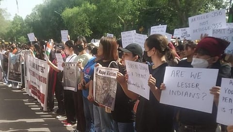 Manipur Violence: मणिपुरी कुकी महिलांची गृहमंत्री अमित शहा यांच्या घरासमोर निदर्शने