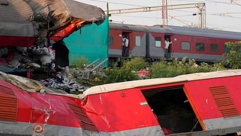 Odisha train tragedy | ओडिशातील रेल्वे अपघात मार्गावरील वाहतूक पूर्ववत, अश्विनी वैष्णव यांची माहिती