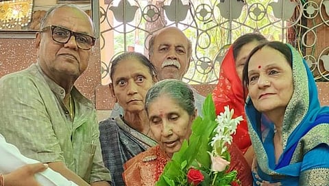 पंतप्रधान मोदींच्या पत्नींचे जळगावात आगमन