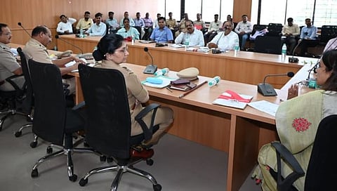 सोलापूर : अपघात रोखण्यासाठी शासकीय कर्मचाऱ्यांना होणार हेल्मेटसक्ती