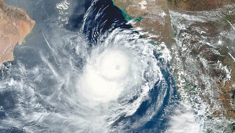 थैमान बिपरजॉय चक्रीवादळाचे