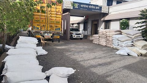 सोलापूर : ५४ लाख रुपयांच्या गुटख्यासह कंटेनर जप्त; सांगोला पोलिसांची कारवाई