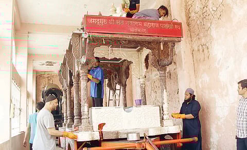 देहूगाव : श्री संत तुकाराम महाराज पालखी रथास झळाळी