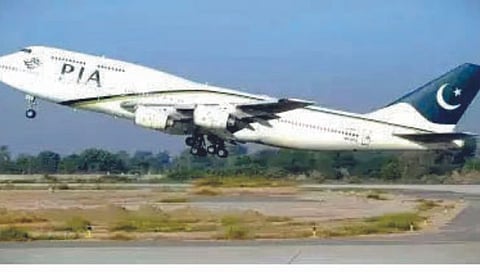 पाकचे विमान मलेशियाकडून जप्त