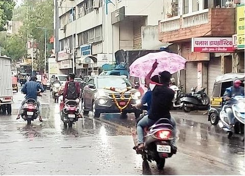 पुण्यात पावसाने उडवली दैना, जोरदार वारे, गारांचा पाऊस