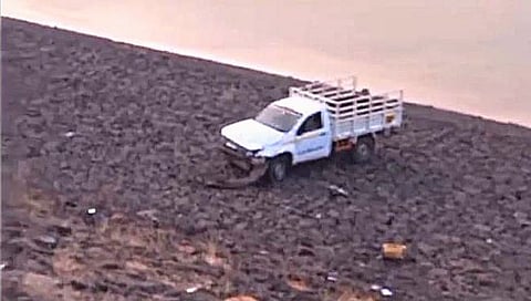 Ratnagiri : राजापूरमध्ये अर्जुना धरणावरुन चारचाकी कोसळली; दोन कामगार जागीच ठार