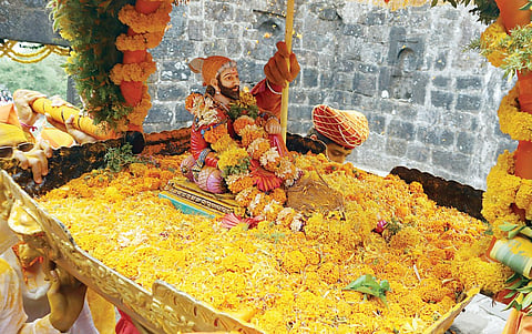 पुणे : शिवराज्याभिषेकाचा सुवर्णक्षण सिंहगडावर साजरा