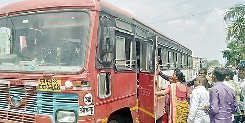 संगमनेर : जागेवरून वाहक-प्रवाशात वाद; चालकाने रस्त्यावर थांबवली बस