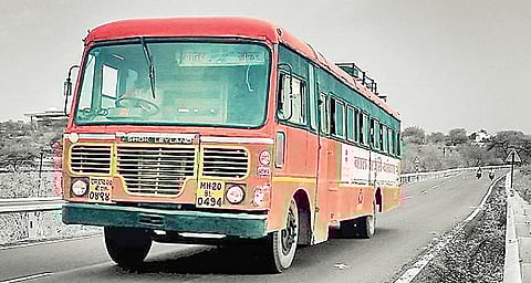 एसटी कष्टकरी जनसंघ संघटनेच कामबंद आंदोलन