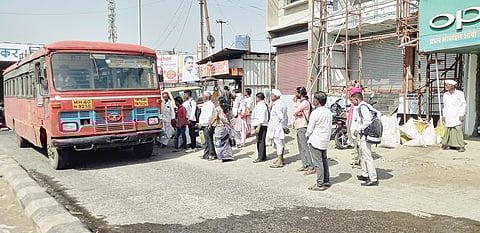 कुरकुंभ चौकात सुसज्ज बसथांबे उभारण्याची गरज