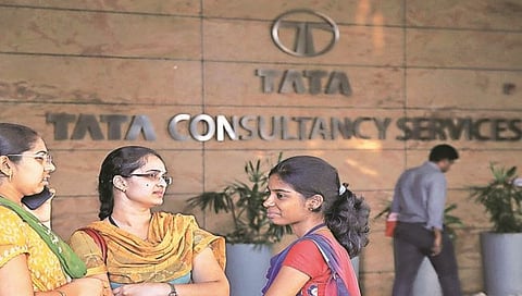 TCS Sends Memo To Employees : टीसएसने रोस्टर न पाळणाऱ्या कर्मचाऱ्यांना बजावला मेमो; दिला ‘हा’ इशारा…
