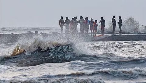 मुंबई : जुहू कोळीवाडा समुद्रात बुडालेल्या दोन मुलांचे मृतदेह सापडले