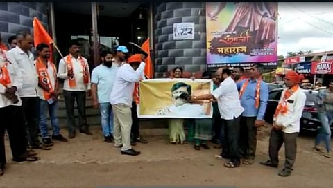 सातारा : महाबळेश्वरात संजय राऊत यांच्याविरोधात जोडे मारो आंदोलन