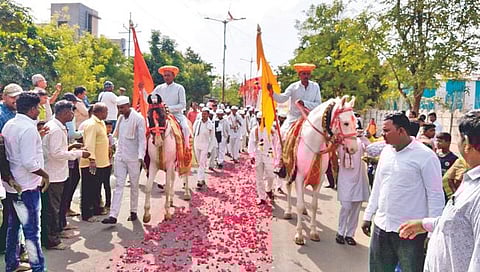 शेगावीचा राणा श्री गजानन महाराजांचा पालखी सोहळा सोलापुरात दाखल